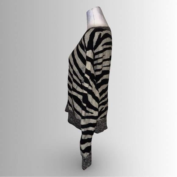 Banana Republic Italian Merino Wool, Wool Blend Zebra Striped Sweater, Size XL - Picture 6 of 8